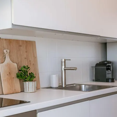 Huswell - Bright With View And Terrace Apartment
