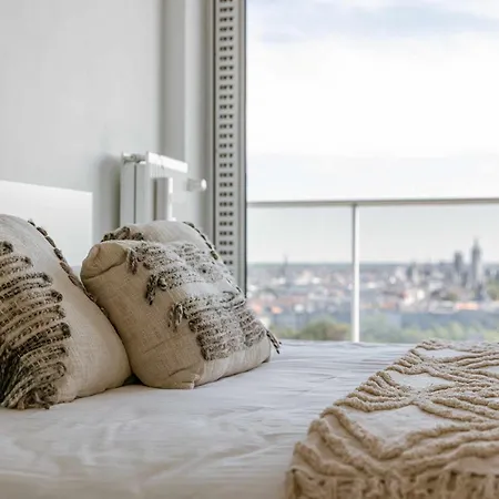 Huswell - Bright With View And Terrace Apartment